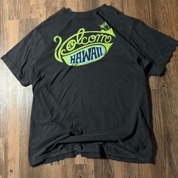 Volcom Hawaii Surf T-Shirt Mens Large Black Graphic Print Skate Tee - Picture 1 of 6
